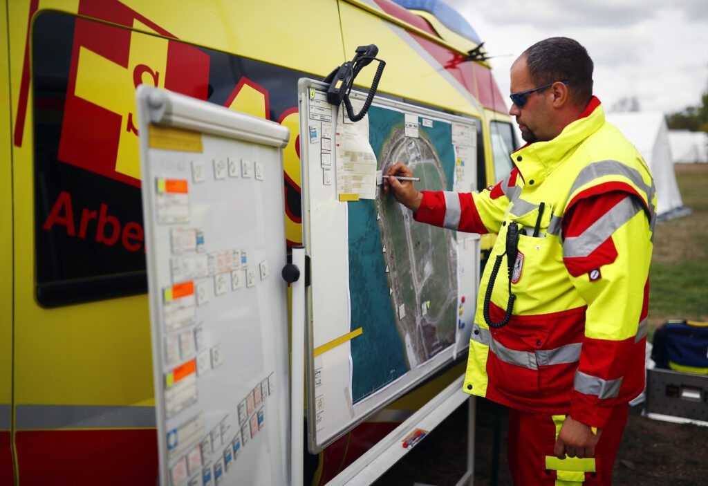 Die Einsatzleitung koordiniert die Kräfte des Katastrophenschutzes.